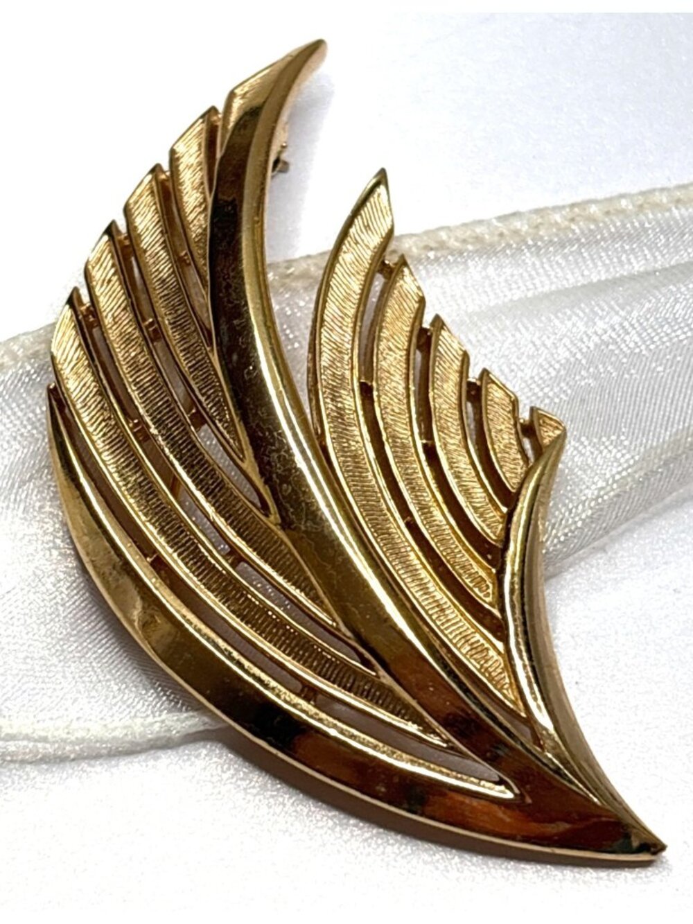 Vintage Feather Wave Brooch by Crown Trifari | Abstract 1960's